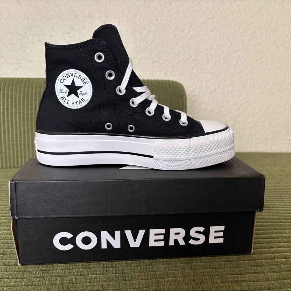 NWT Converse Women's Chuck Taylor All Star Lift Sneakers Platform